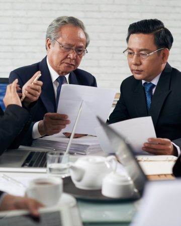 attorneys-reading-documents-KSL5NRY.jpg